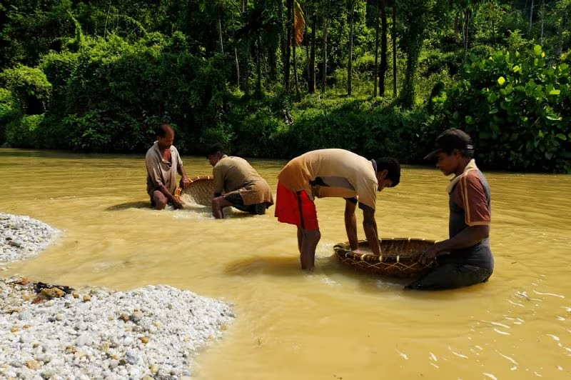 Traditional Artisanal River Gravel Washing in Sri Lanka
